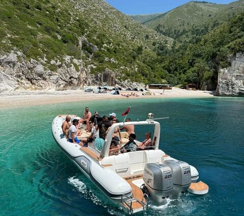 Grama Bay Speedboat Tour with Swimming Stops